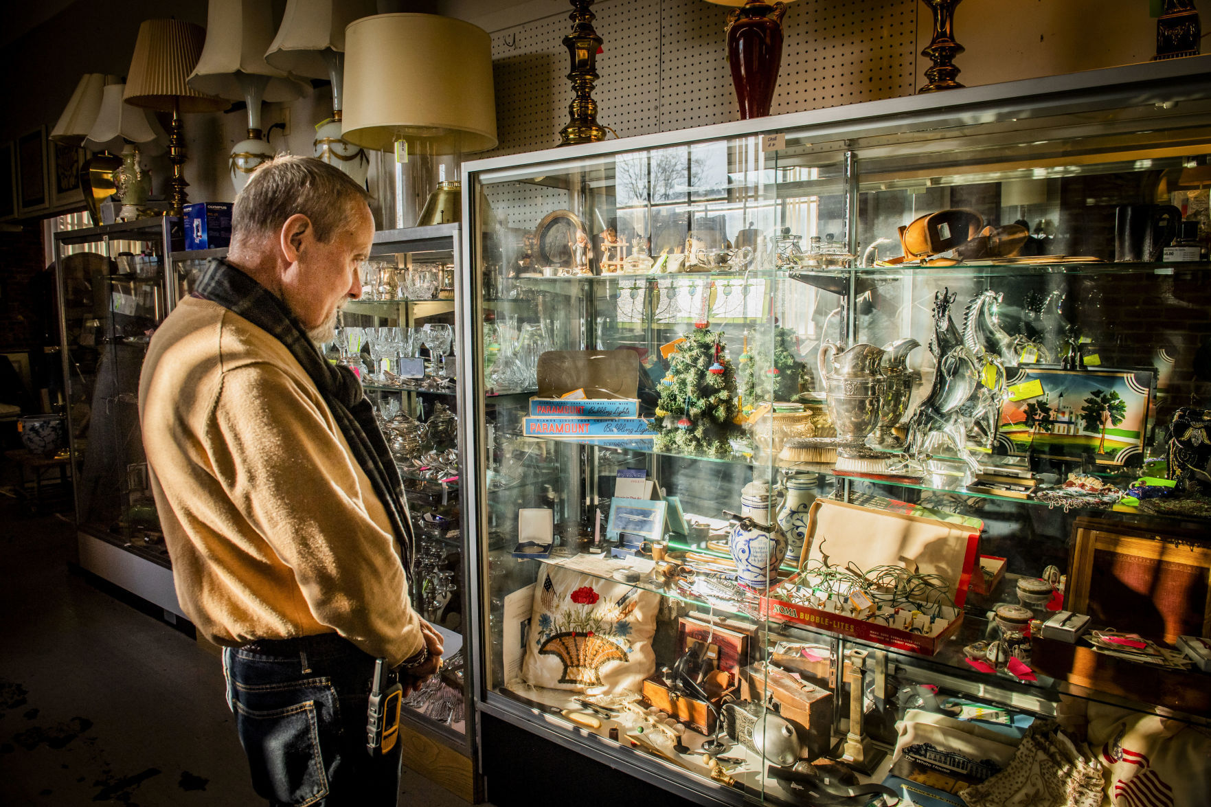 Antique admirer